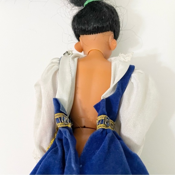 Vintage Aladdin Jasmine Doll in Barbie Icelandic Outfit - Picture 10 of 16